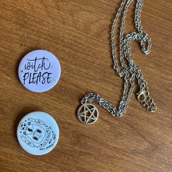Hot Topic Jewelry - Witchy bundle — two buttons and pentagram necklace